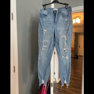Distressed ankle stretchy jeans